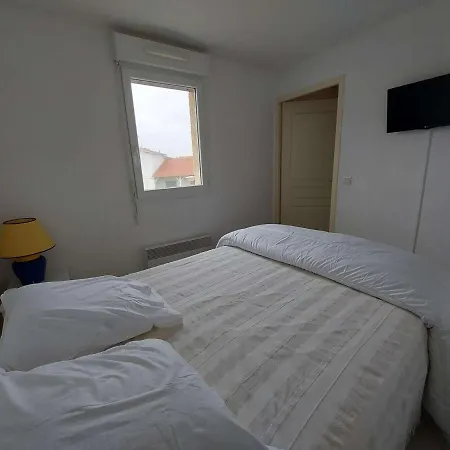 Climatise 2p Cabine, 50m De La Plage, Parking, Loggia, Equipements Modernes - Fr-1-326-747 * Marseillan (Herault)